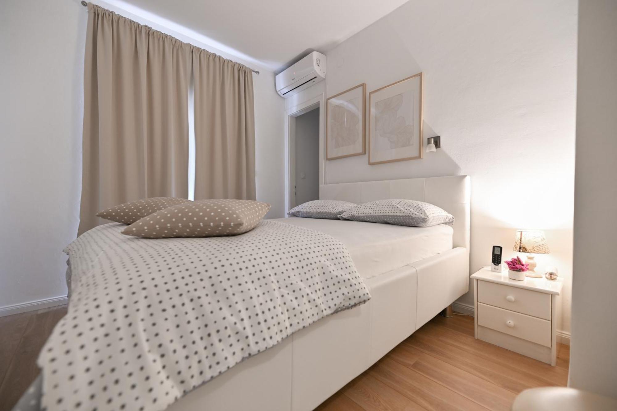 Apartament Near Center With Free Parking And Air Condition In Each *