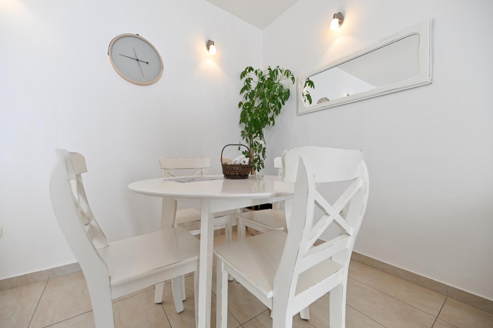 Near Center With Free Parking And Air Condition In Each Apartament *