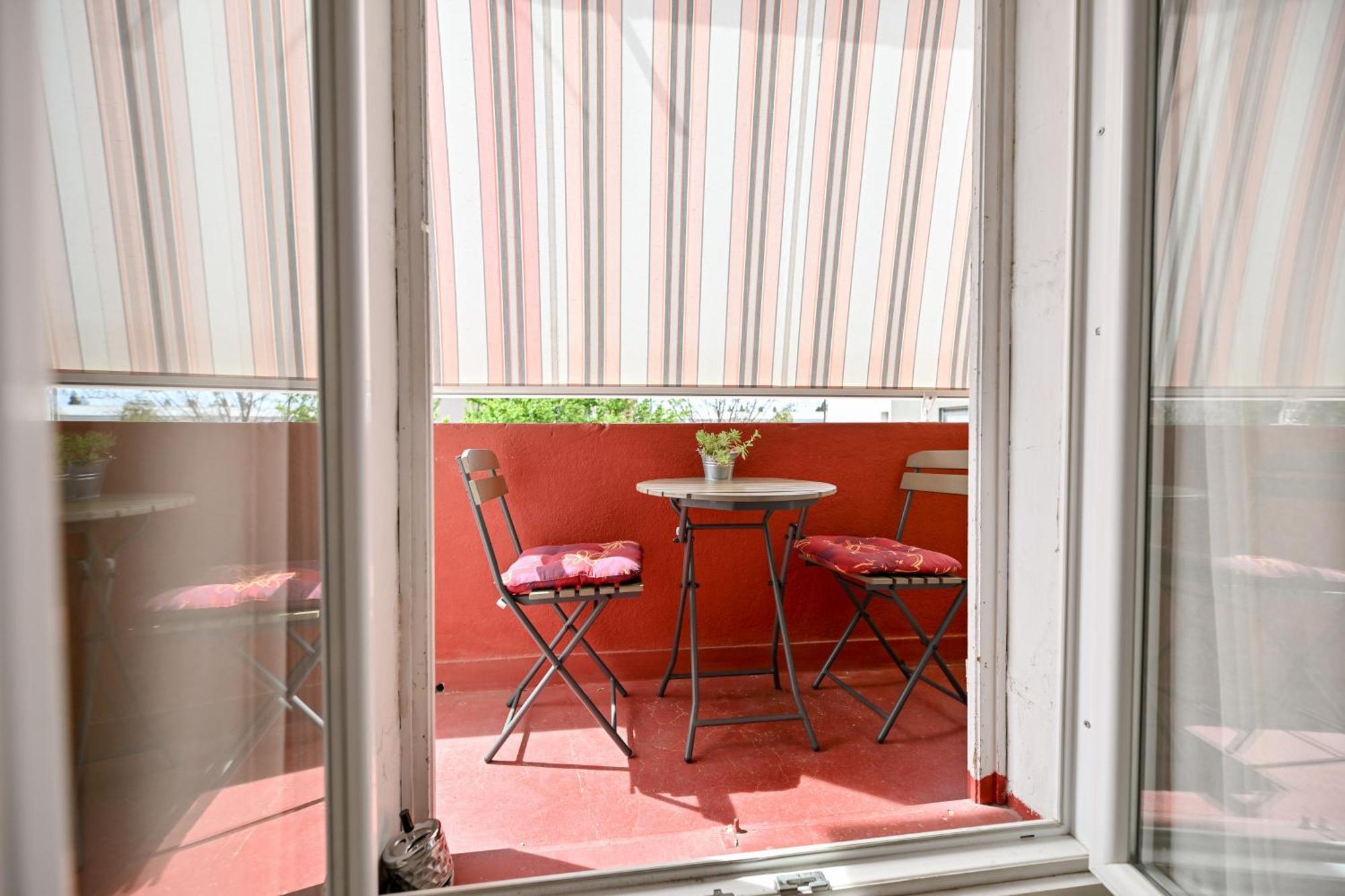 Near Center With Free Parking And Air Condition In Each
