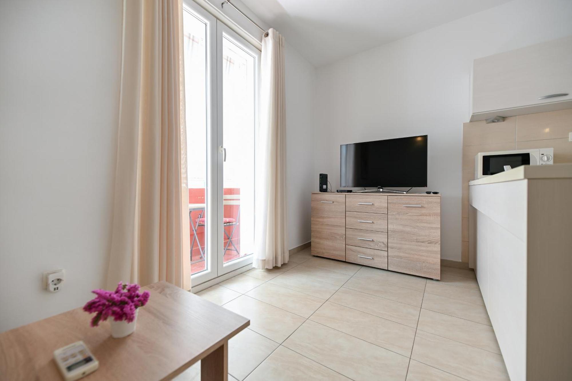 Near Center With Free Parking And Air Condition In Each Appartamento