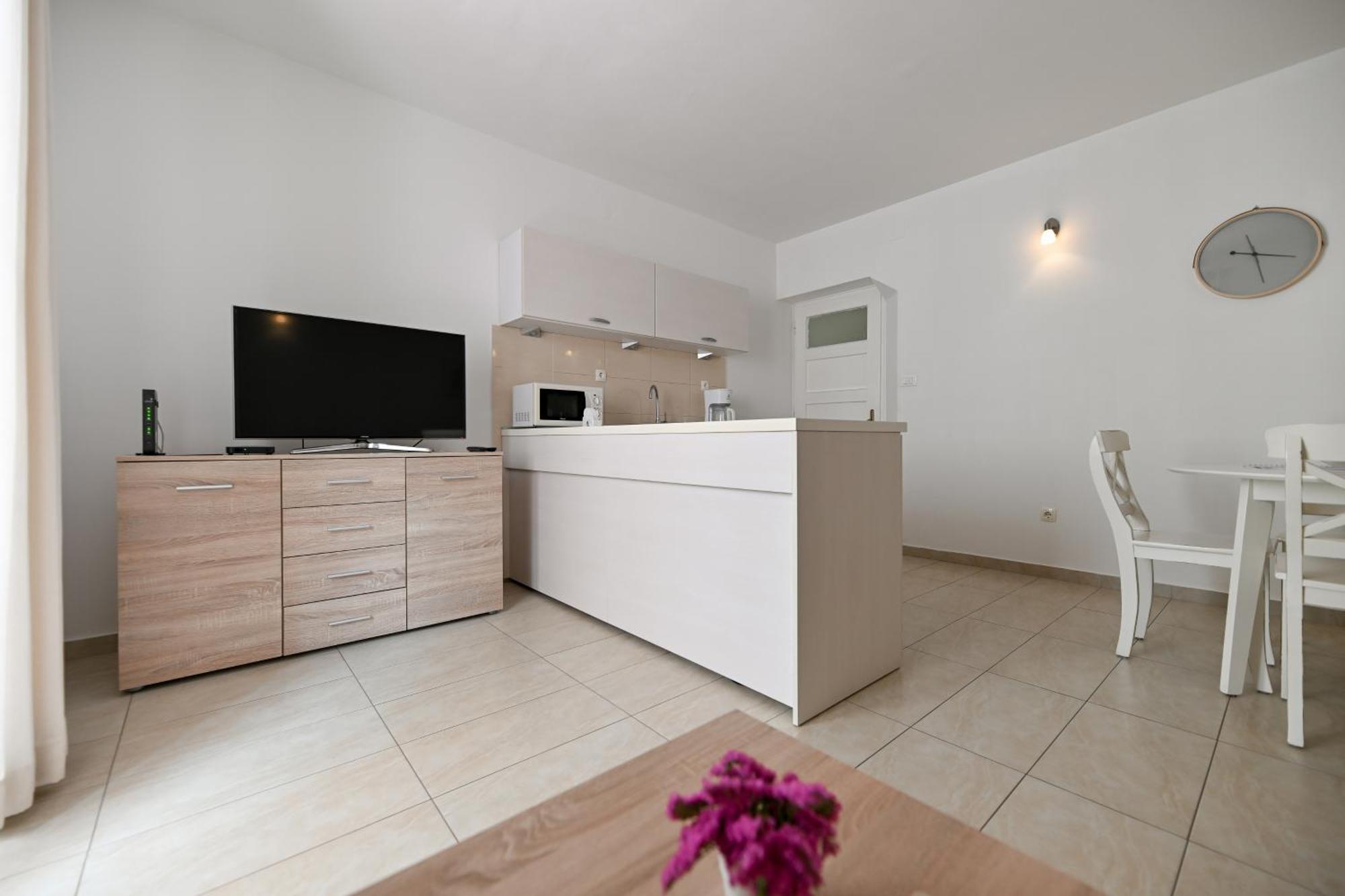 Near Center With Free Parking And Air Condition In Each Appartamento *