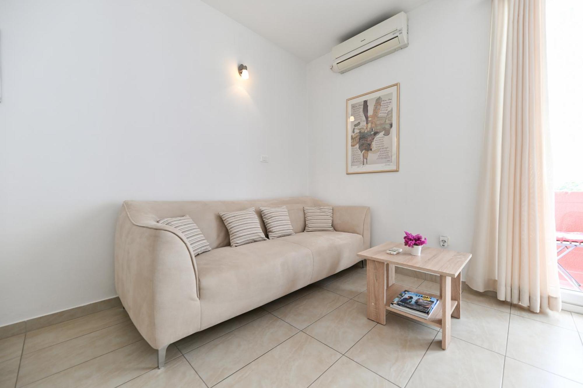 Near Center With Free Parking And Air Condition In Each Appartamento Zara